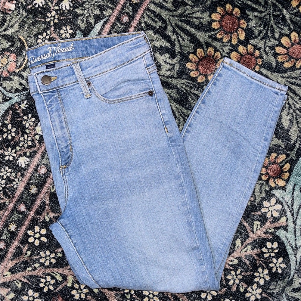Universal Thread Women's Light Blue Capri Skinny Jeans
